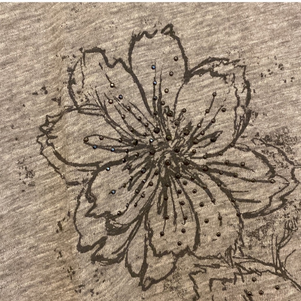 Floral Gray Women's Top - Picture 8 of 10